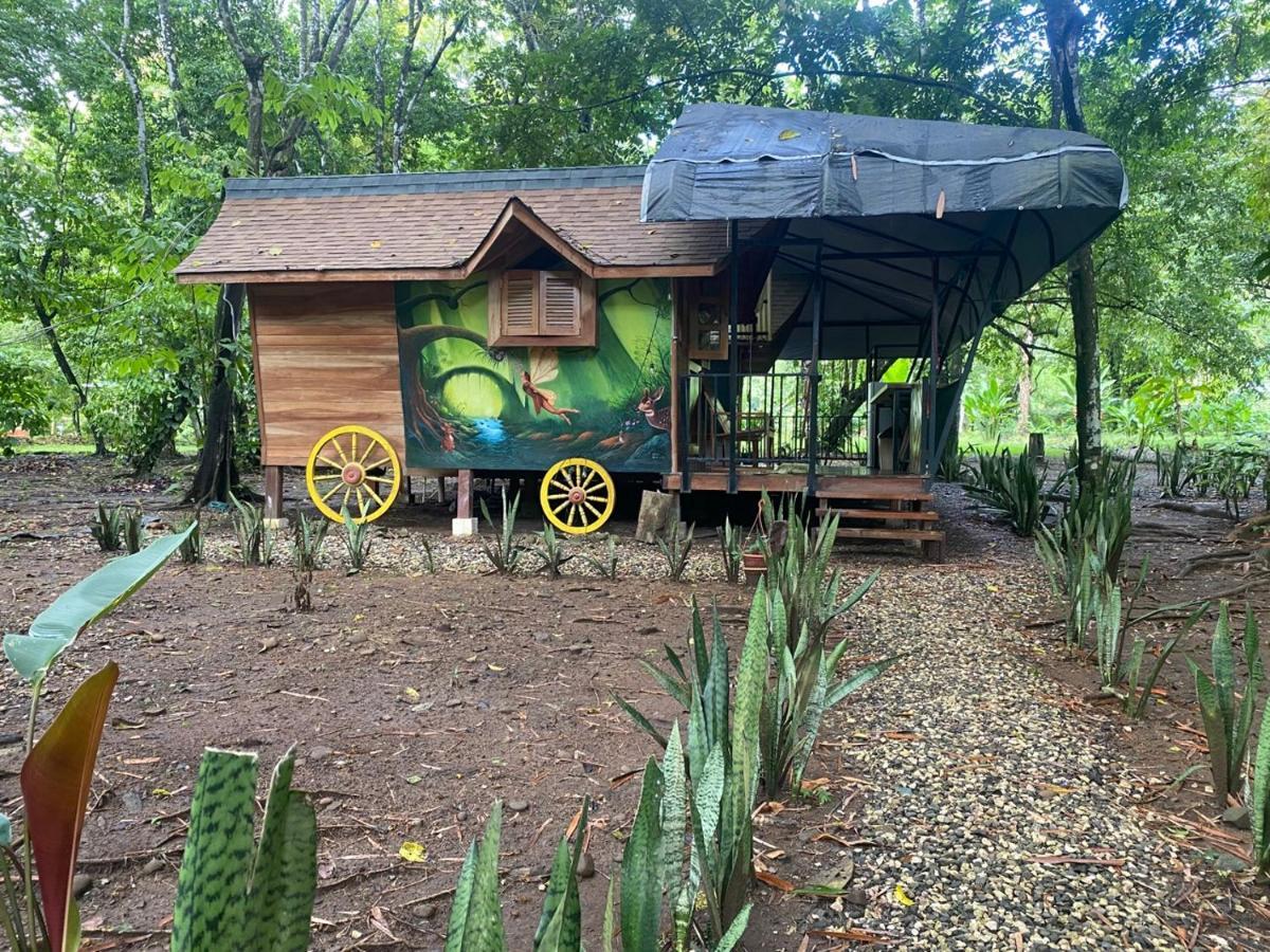 Gypsy Wagons Hotel Pavones  Kültér fotó