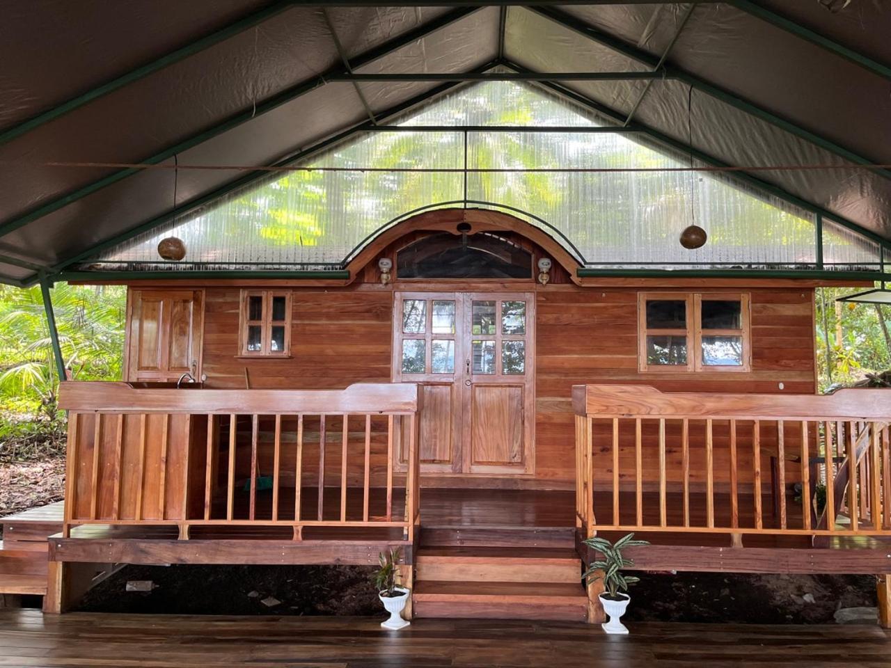 Gypsy Wagons Hotel Pavones  Kültér fotó